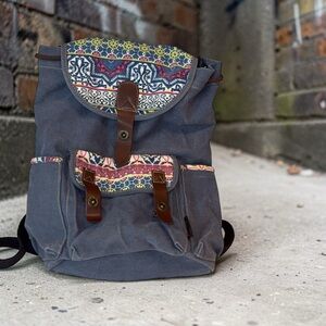 Douguyan Voyage Blue Canvas Backpack 16x14x6 Floral Pattern Flap Leather Strap
